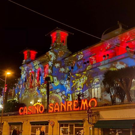 شقة Mansarda Luminosa In Centro Sul Mare - Attic By Sea سانريمو المظهر الخارجي الصورة