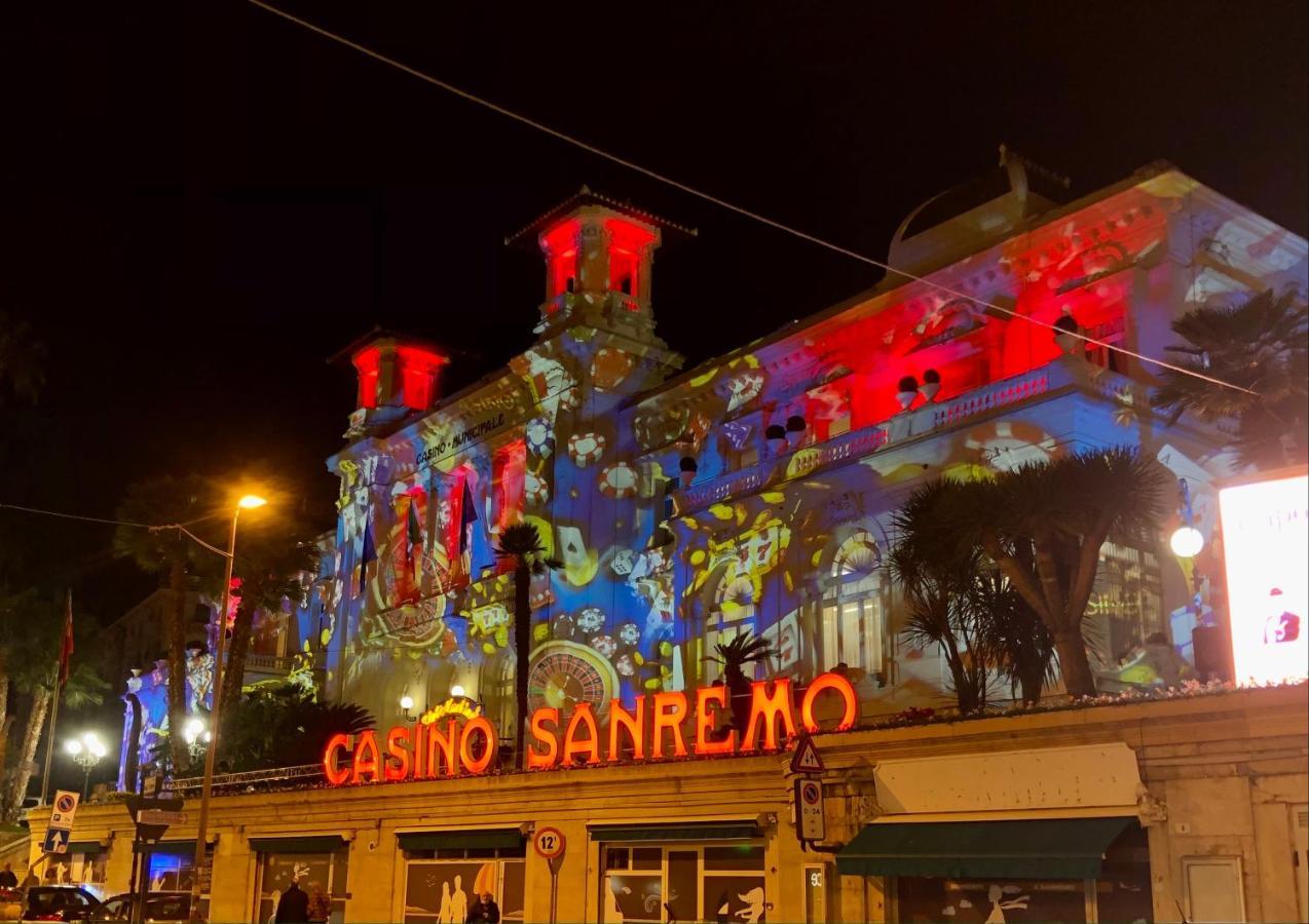 شقة Mansarda Luminosa In Centro Sul Mare - Attic By Sea سانريمو المظهر الخارجي الصورة